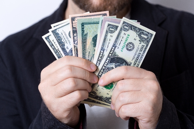 【転売】現金を使うメリット・デメリット