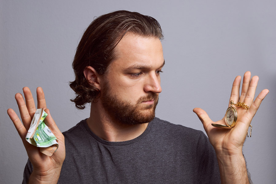 【副業】全くのビジネス初心者が稼ぐためにはお金よりも◯◯が必要です